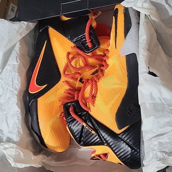 LeBron XII - Picture 2 of 11